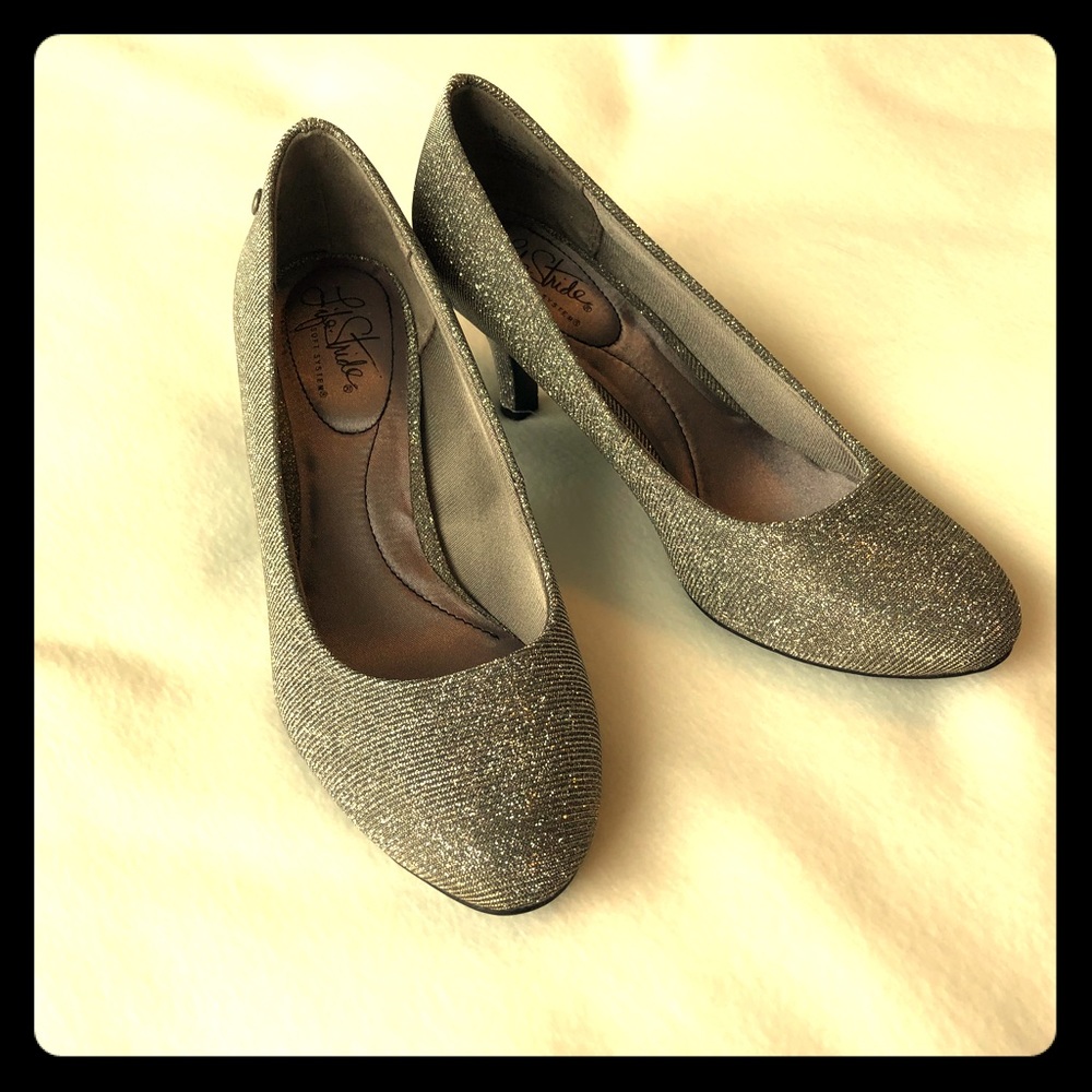 NWT Lifestride Parigi Silver 7.5 W pumps
